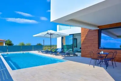 Image de Eco-friendly Villa Aria with a pool and a party room