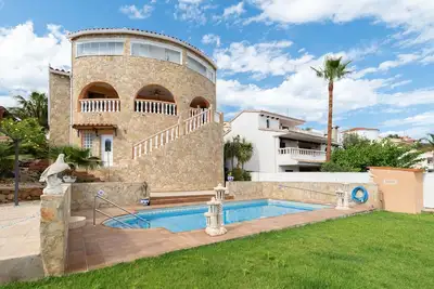 Modern-Mediterranean villa, large pool, sea view, lots of beach, sleeps 10