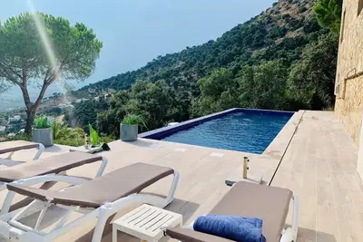 Image de Maison dans un endroit calme unique - vue mer - piscine privée - internet