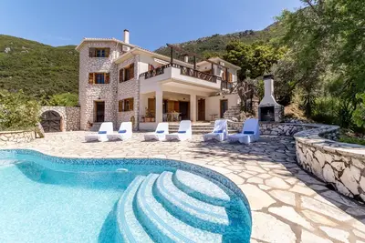 Image de SeaView Villa Arapaki. Stone Built with Infinity Pool for 6 people. Pet friendly