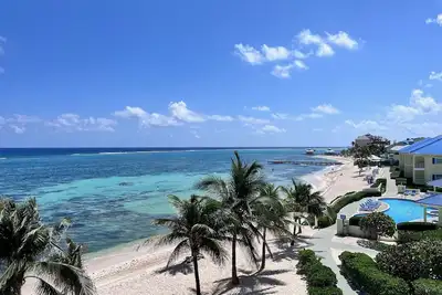Image de Breathtaking Ocean View Beachfront Top Floor Condo