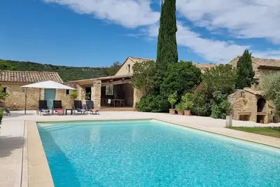 Image de Mas Malbos avec piscine privée, vue imprenable, près d'Uzès, Gard