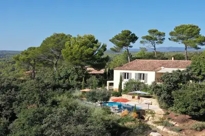 Image de L'Étoile des Bois, piscine chauffée, vue imprenable, Lorgues, Provence