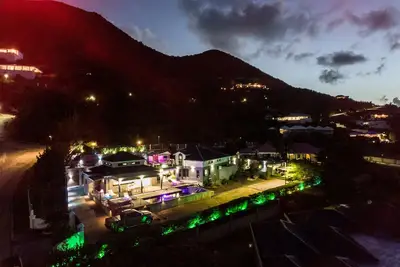 Image de Magnifique villa contemporaine sur les hauteurs de Saint-Martin.