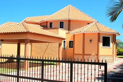 Image de 3bd villa with sauna, jacuzzi, pool in quiet countryside residence