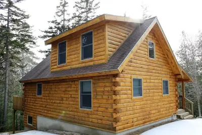 Image de Log Cabin on Saltwater Cove