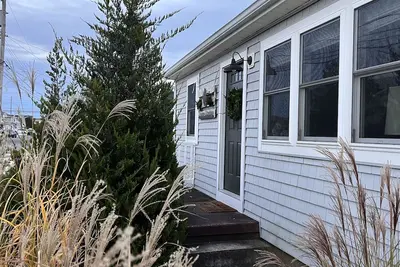 Image de Comfy, Remodeled Beach House with Vintage Jersey Shore Charm