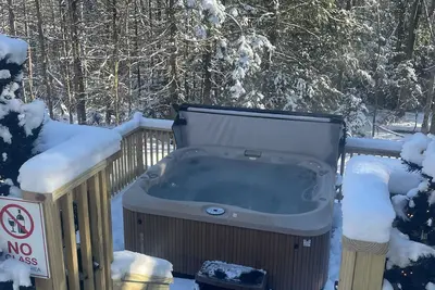 Image de Cozy Chalet 5mins from Okemo, Sauna Jacuzzi Hot Tub