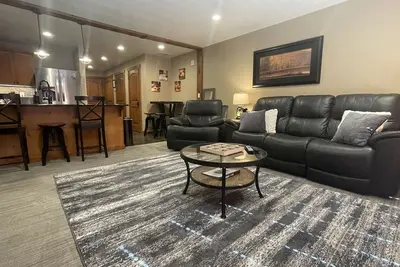 Image de Penthouse Mountain Haven with Spa Room. Sleeps 6!