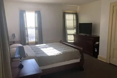 Image de Mini Mansion Whole Right Wing, Three Bedroom Apartment Available At A (Low Rate)