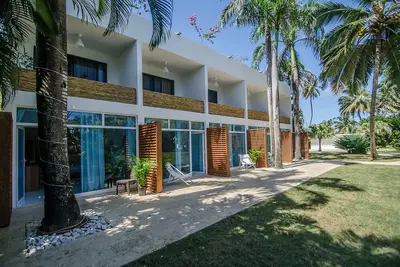 Image de Luxurious hotel room on sandy beach