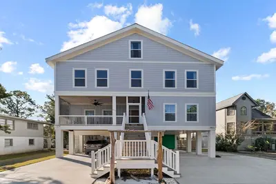 Large home with private swimming pool located close to the beach at North Litchfield.