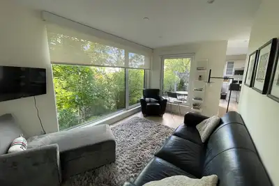Image de Sunny Modern Oasis in Portland’s Trendy East End