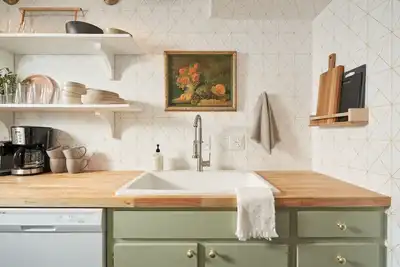 Image de Quaint & Cozy Vintage Modern 2br 1. 5ba Townhouse w/ Pool in Gso