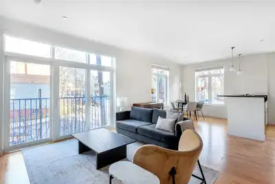 Image de Airy Porter Square 2br w/ W/D, Elevator, by Davis Station