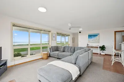 Image de Esplanade Escape Absolute Beachfront Wifi-Nbn
