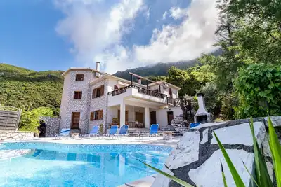Image de Villa Arapaki with sea view and infinity pool for 10 people