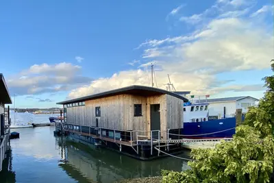 Image de Bembridge Harbour Houseboat \"Islay\"