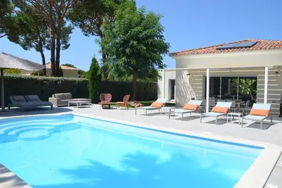 Image de Villa Suite 2 chambres avec piscine privée, jardin et parking & Spa