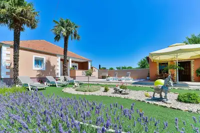 Image de Holiday House Meri with pool in a peaceful area