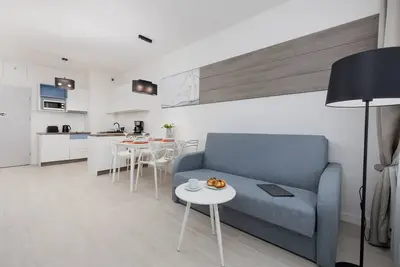 Aquamarina Onyx Apartments by Renters