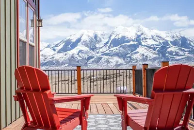 Image de Sapphire Solace · Sapphire skies and mountain views of a lifetime
