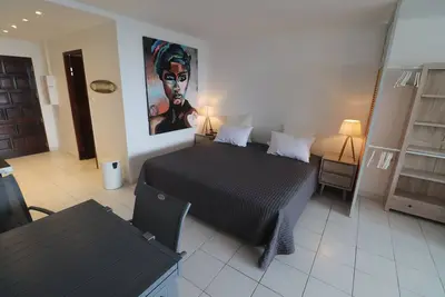 Image de Lounge studio vue mer panoramic Orient Bay, plage 200 mètres, 4 couchages