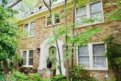 Image de Stylish Flat on Brick Paved Road-Heart of Montrose