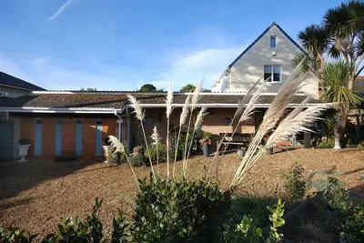 Image de Fabulous Garden Apartment Short Walk From Fantastic Beach
