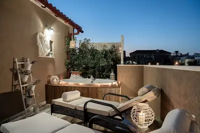 Image de Lux house★Roof top with Jacuzzi★Chania Old Port ★Walking distance to all