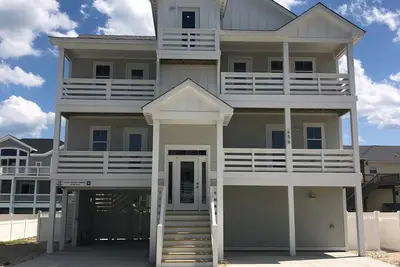 Image de Spring Break Free Pool Heat 7+ Nt*Private Pool*Hot Tub*3 Minute Walk to Beach