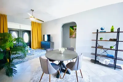 Image de Blue House West at the Botanical Gardens