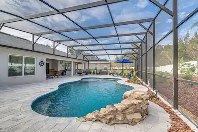 Image de Pool & Resort Landscaping: Bright Oxford Getaway