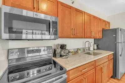 Image de Deluxe Condo with Recreation Deck View,  Free parking & WiFi