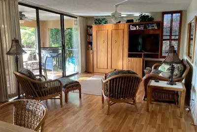 Image de Resort condo situated in spectacular oceanfront grounds with pools.