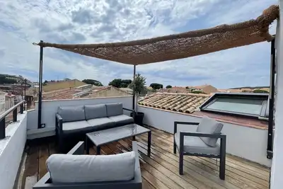 Image de Duplex standing de 77m2 avec rooftop de vue mer situé plein centre de Bandol