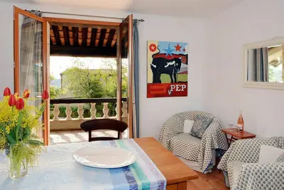 Image de Appartement dans une maison de vacances avec Wifi, piscine, Tv, terrasse, animaux admis, parking