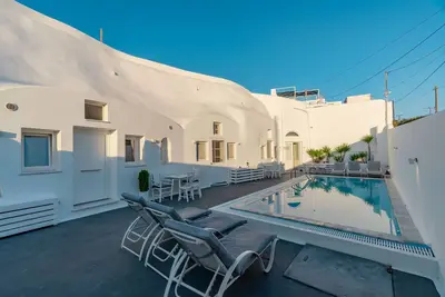 Image de Fira-Cave-Sleeps 13-Parking-Pool-Pet Friendly