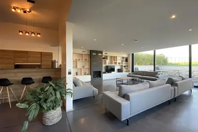 Image de Maison de luxe avec bien-ĂŞtre et jardin