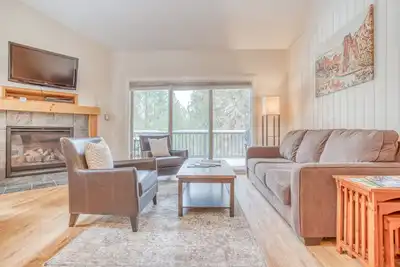 Image de Resort living, 2 Bedroom Condo with Balcony Views, Community Pool & Hot Tub!