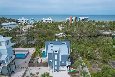 Image de Palm Island Cove: Your oasis near the beach! 3 Bedrooms, 1. 5 baths and spacous outdoor shower!