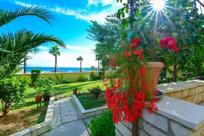 Seafront Holiday Apartment Inga with sea view