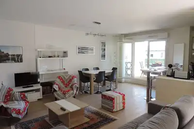 Image de Appt 69m2 Avec Terrasse 10mn A Pied Centre Ville, Parking Prive, Internet