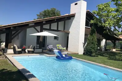 Image de Beautiful, spacious house with pool, between the forest and the beach.