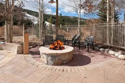 Image de Steps to the Gondola and River Run Village/Pool and Hot Tub Access/Private Patio