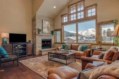 Image de Luxury Townhome/Private Garage/Incredible Views/Walk to the Lifts