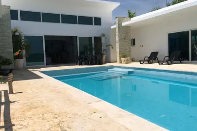 Image de 3bd guest-friendly villa in lush tropical settings, infinity pool with sea views