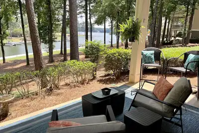 Image de Lakefront Getaway \"Right There\" on the water in Reynolds community 2 bed/2 bath