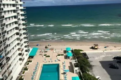 Image de Magnifique en bord de mer 2-2 plan divisé avec vue sur l'océan. Parking gratuit