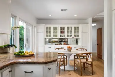Image de Private home w/private path to beach & jacuzzi. Walk to everything! A+ Location!